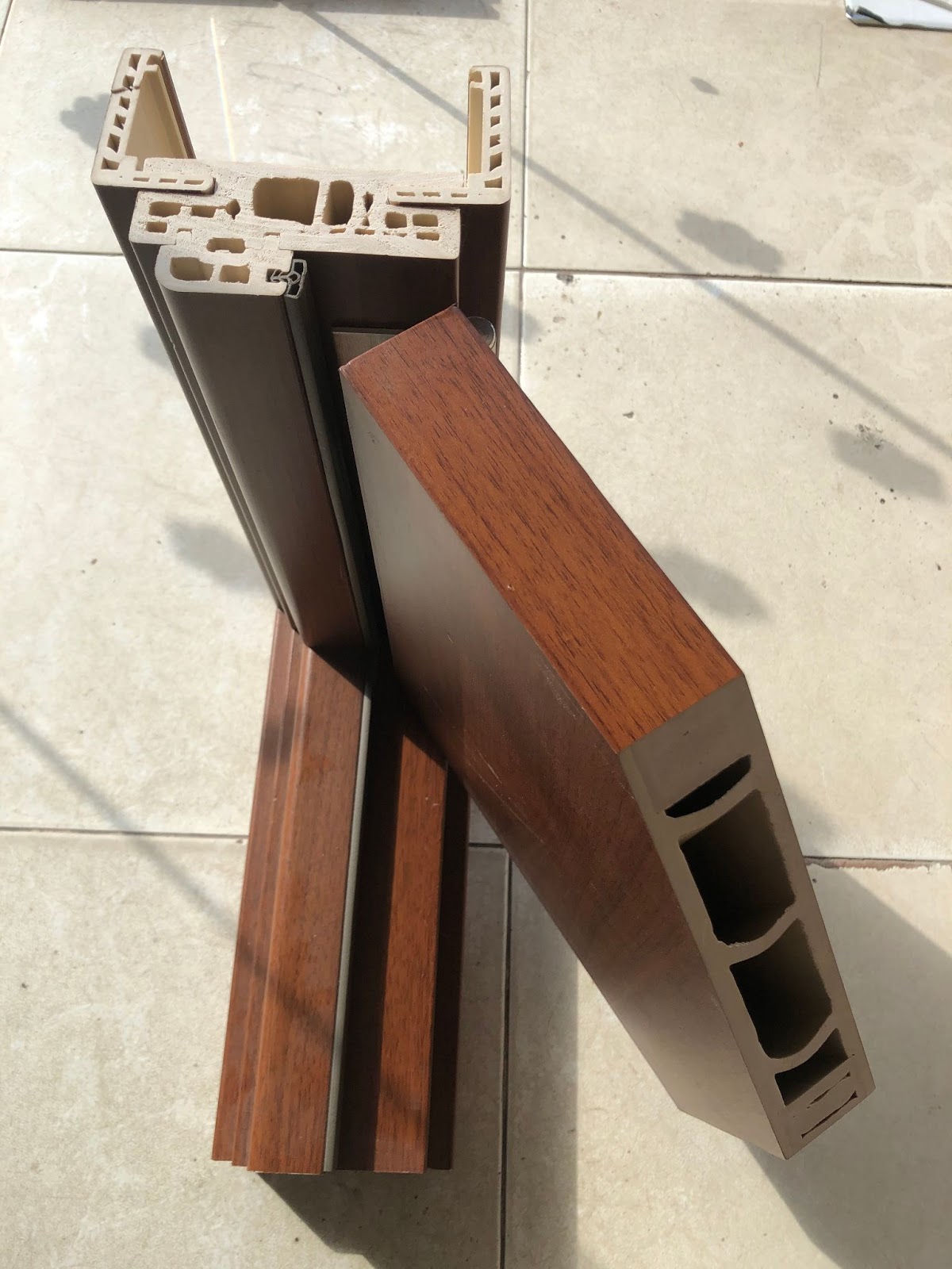 Mặt cắt của cửa nhựa gỗ composite